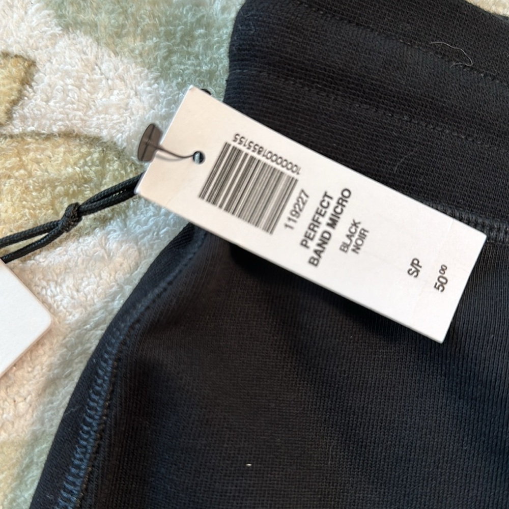 Aritzia Sweatfleece
Airy Terry Perfect Banded Micro Skirt - Picture 10 of 10